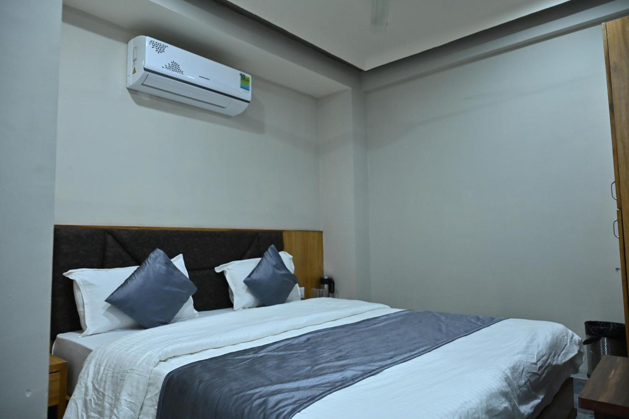 Hotel Sury Villa Ahmedabad Luaran gambar