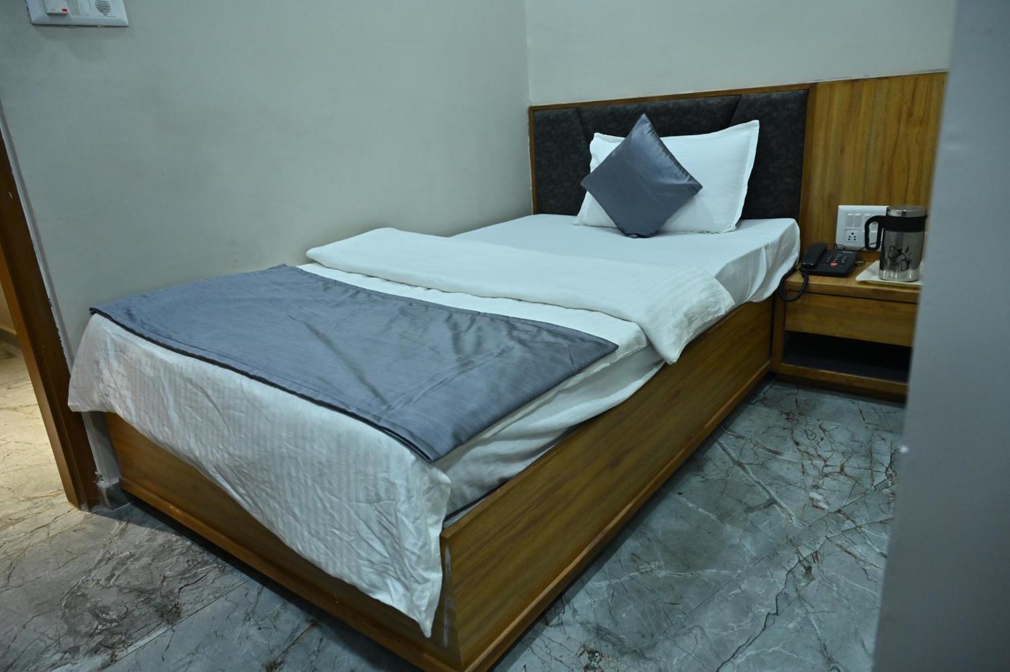 Hotel Sury Villa Ahmedabad Luaran gambar
