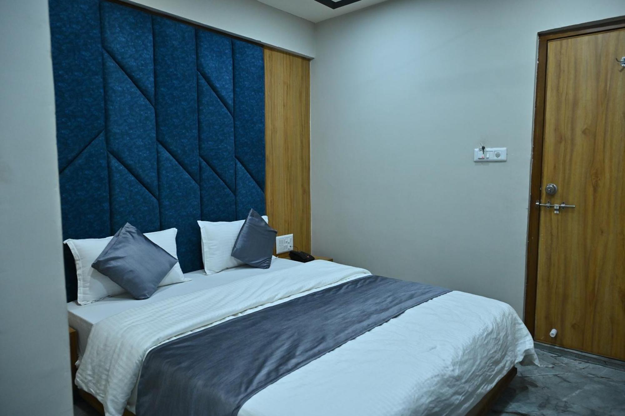 Hotel Sury Villa Ahmedabad Luaran gambar