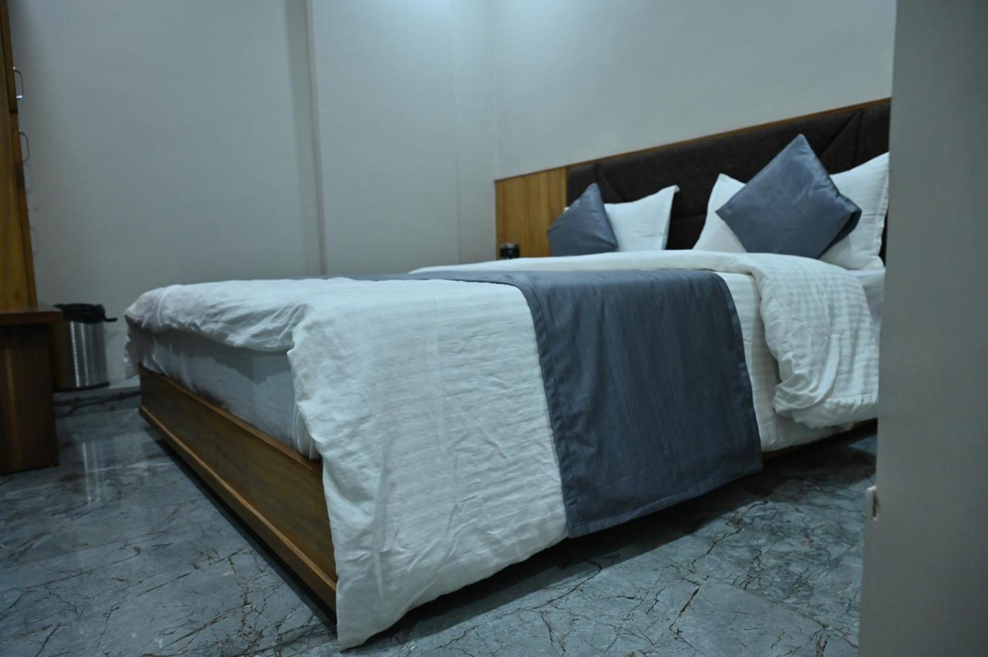 Hotel Sury Villa Ahmedabad Luaran gambar