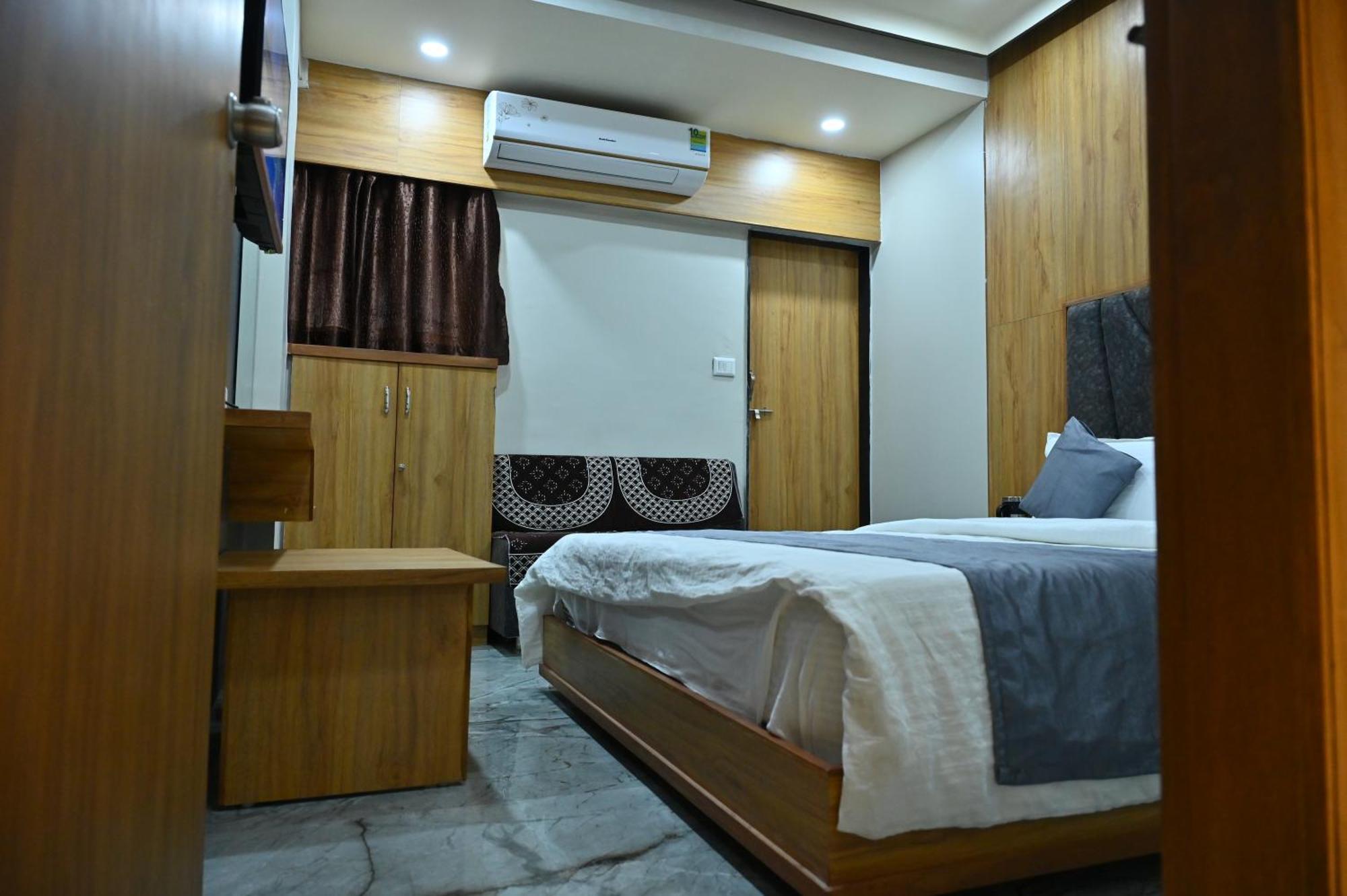 Hotel Sury Villa Ahmedabad Luaran gambar