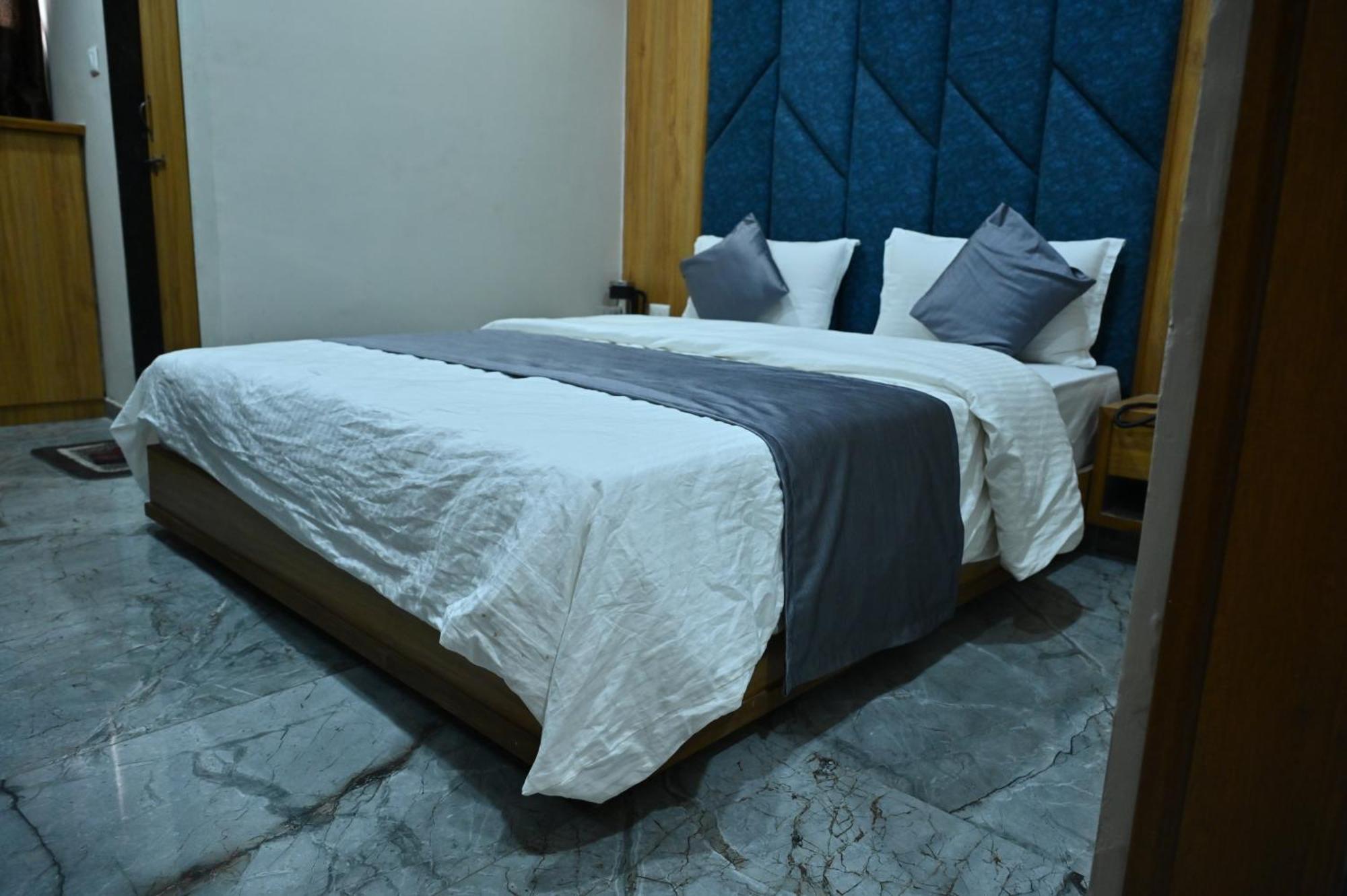 Hotel Sury Villa Ahmedabad Luaran gambar